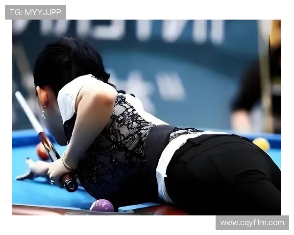 潘晓婷下了场就一副买买买的样子，差点忘了她还打台球呢